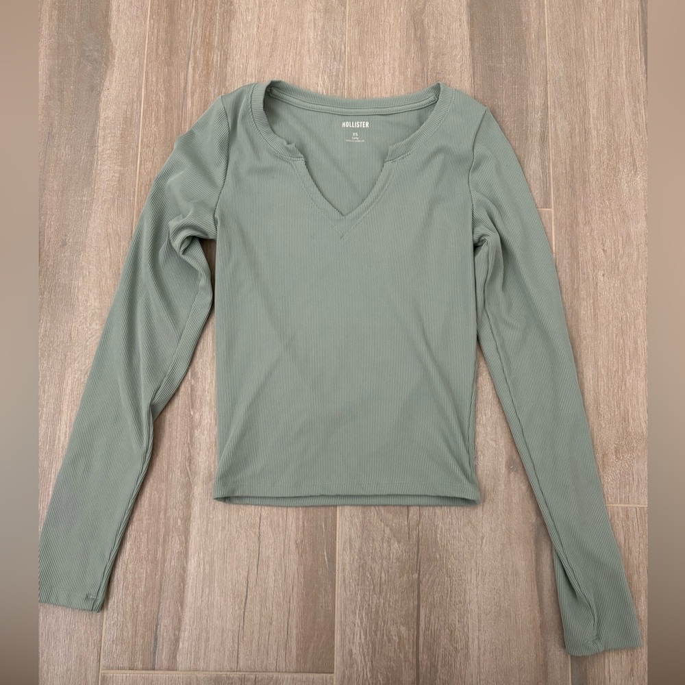 Hollister Women's Sage Long Sleeve Tee